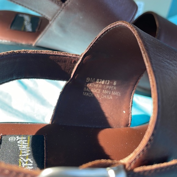 Adjustable leather shoes by What’s What. - Picture 5 of 9